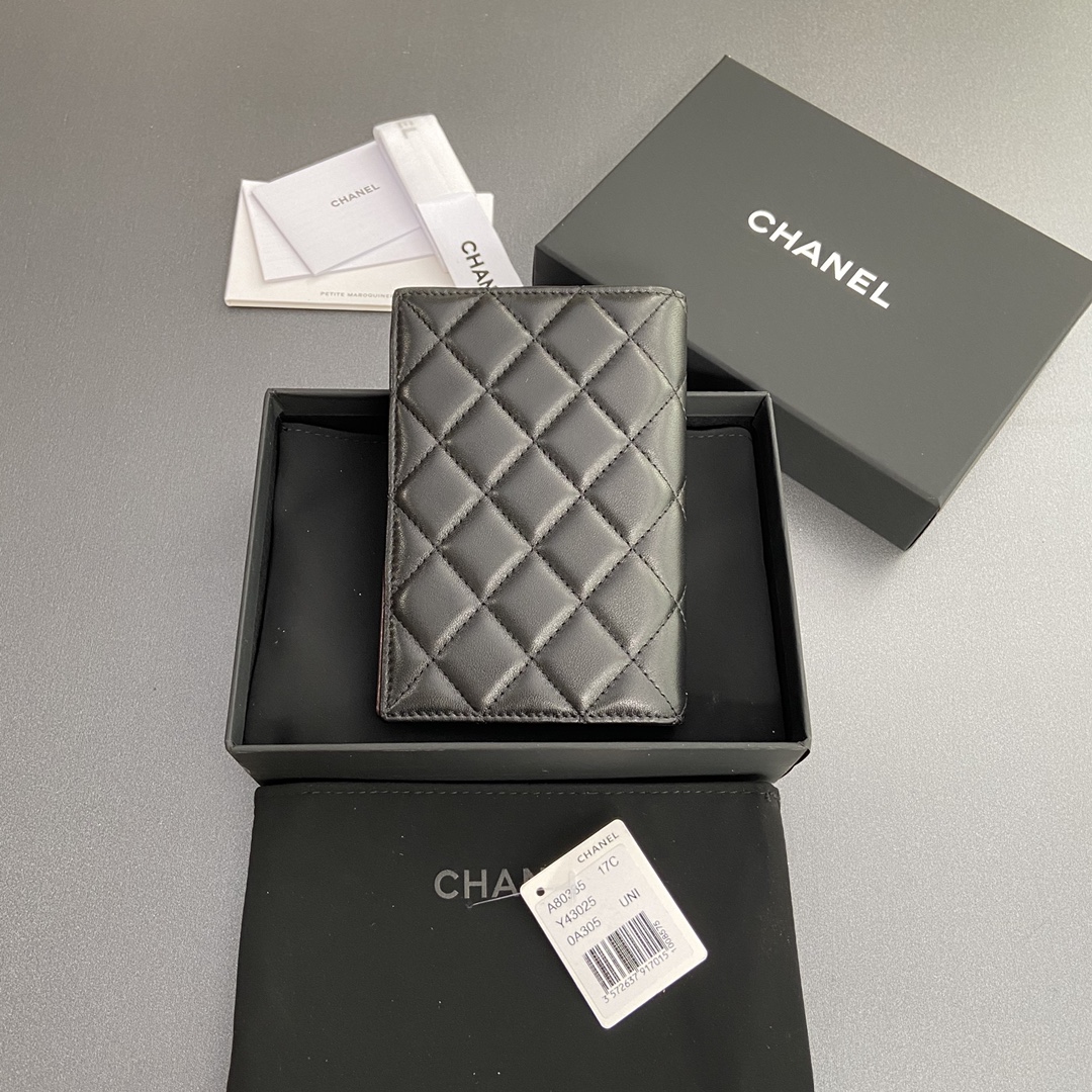 [TOP] CHANEL Calfskin/Lambskin Passport Holder 10x15x2cm - Black
