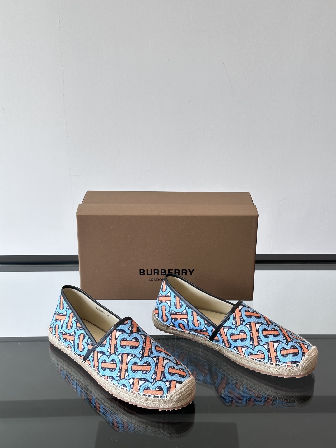 [TOP] BURBERRY Casual Shoes - 2 Colors