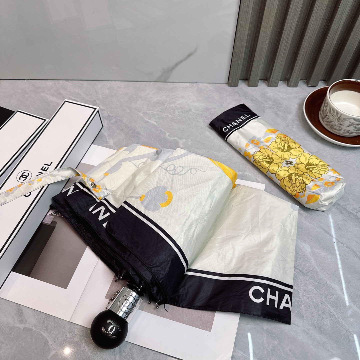 [TOP] CHANEL Umbrella - White