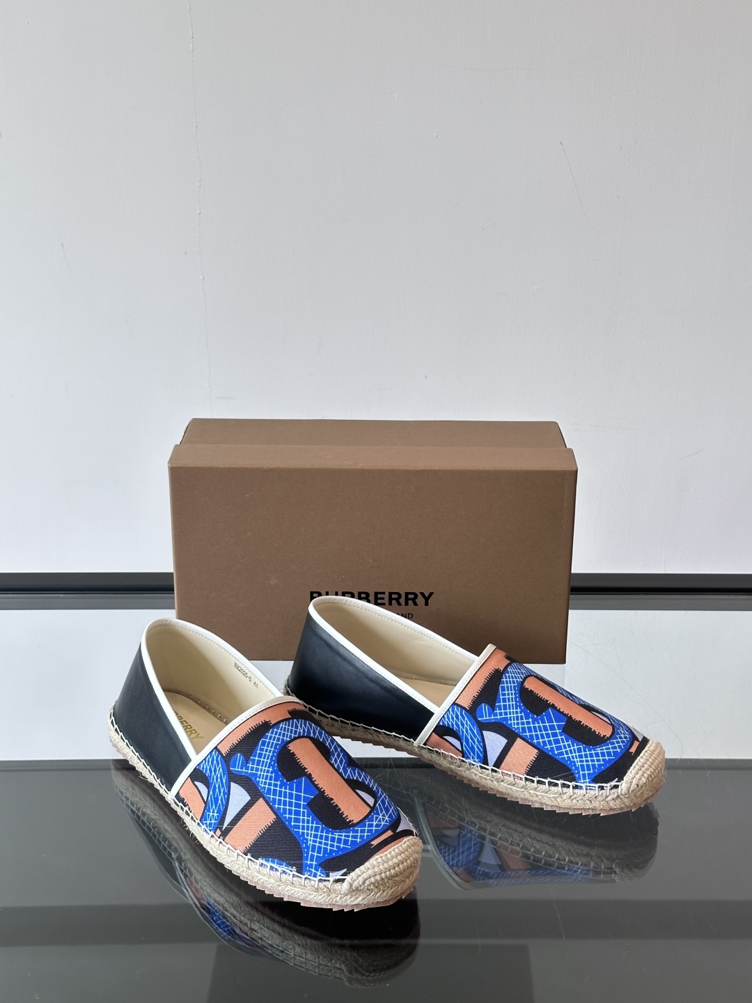 [TOP] BURBERRY Casual Shoes - 3 Colors