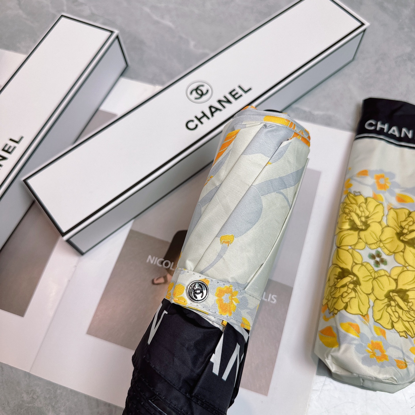 [TOP] CHANEL Umbrella - White