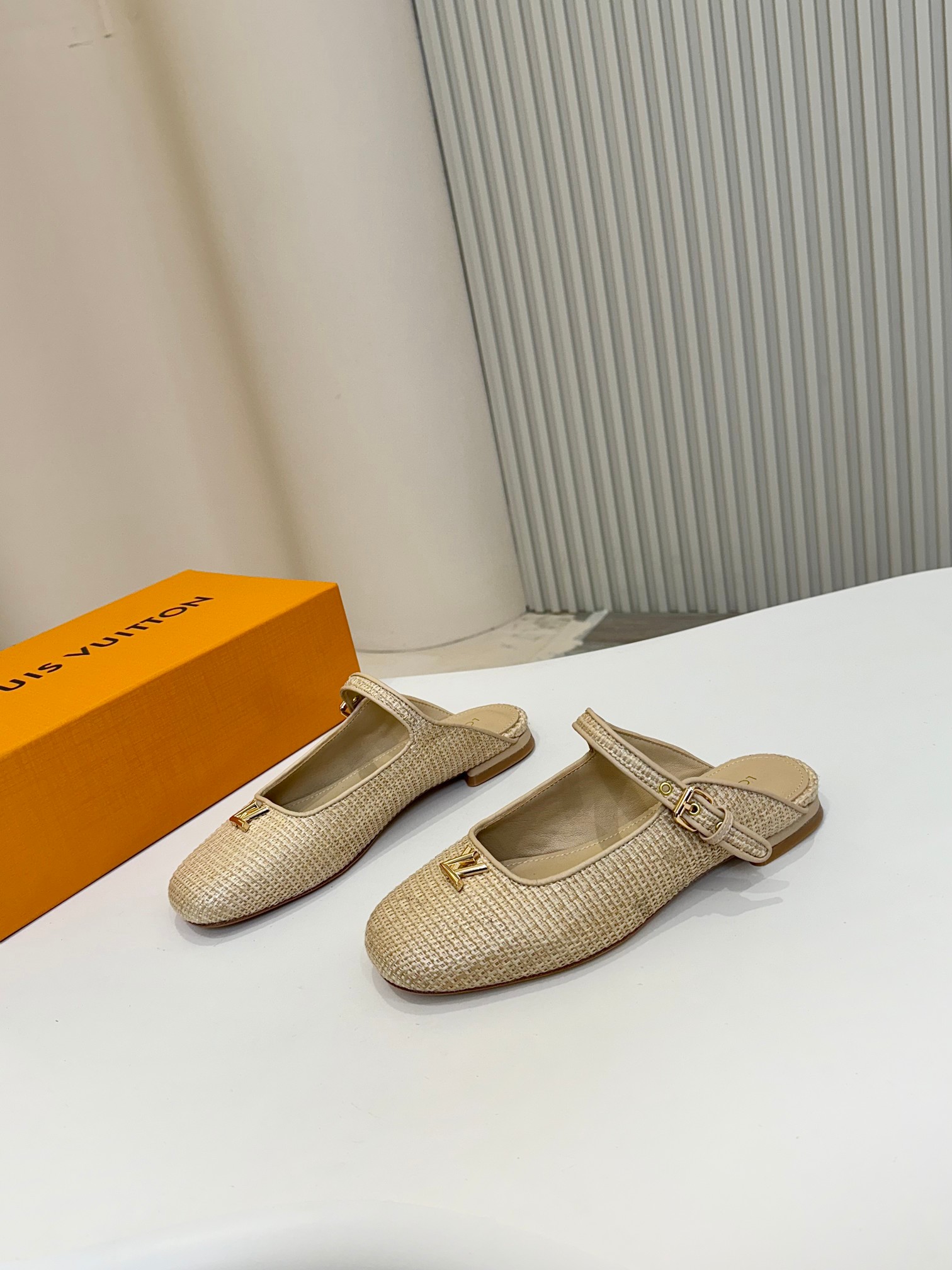 [TOP] Louis Vuitton LV Weaving Slippers - 2 Colour