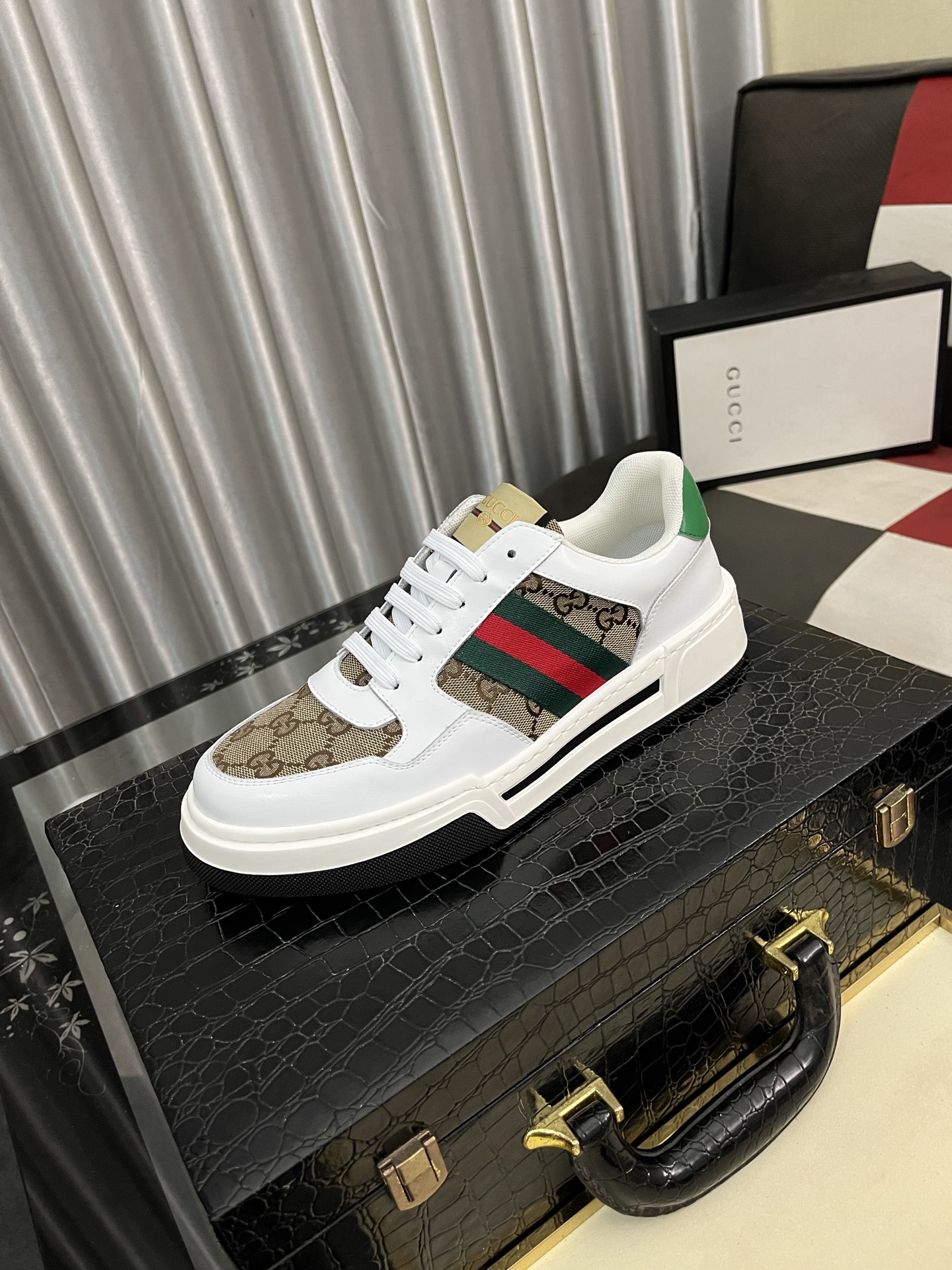 [TOP] GUCCI Men's Casual Shoes - 3 Colors