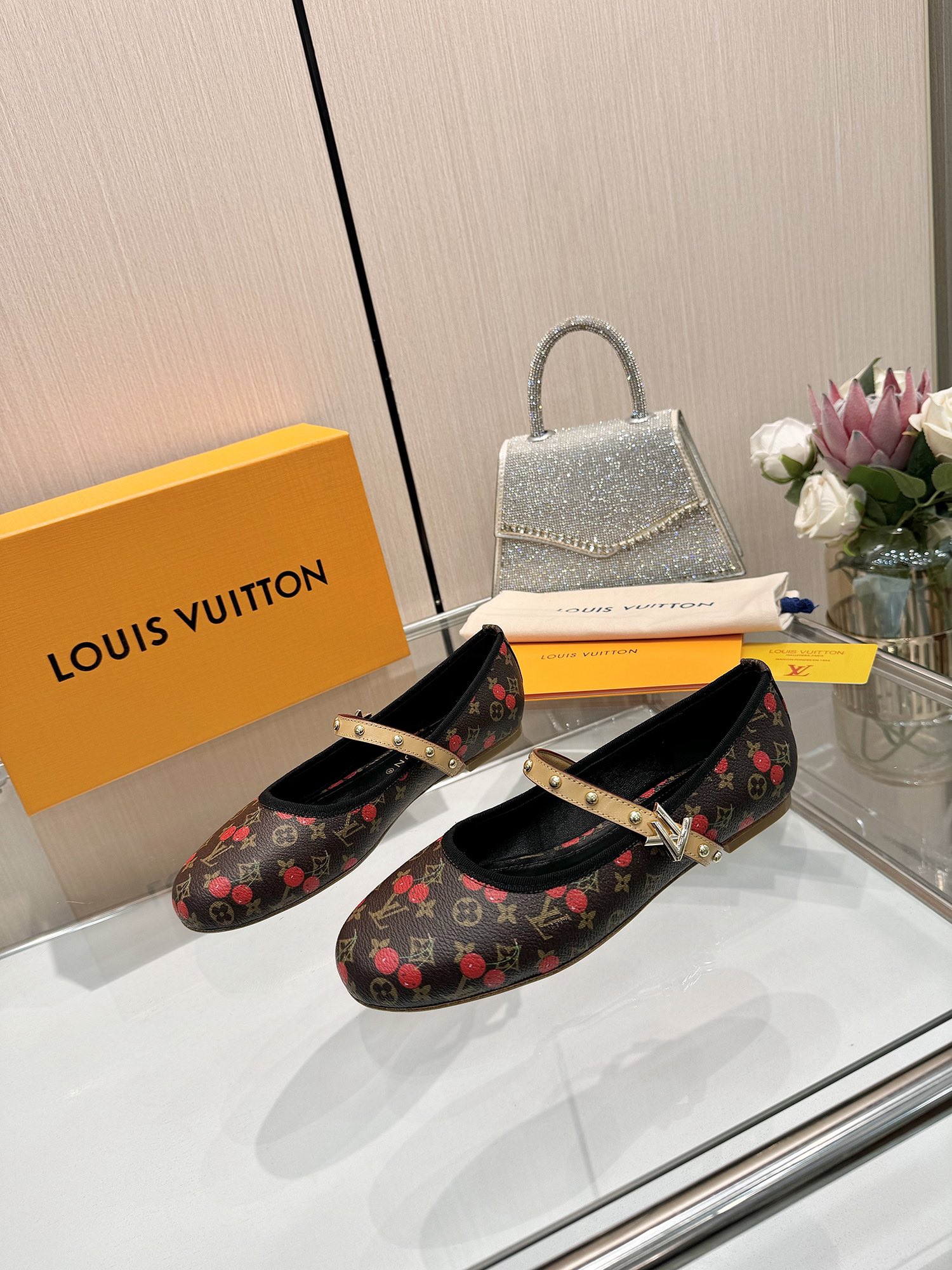 [TOP] Louis Vuitton LV Cherry Flats - 4 Colour