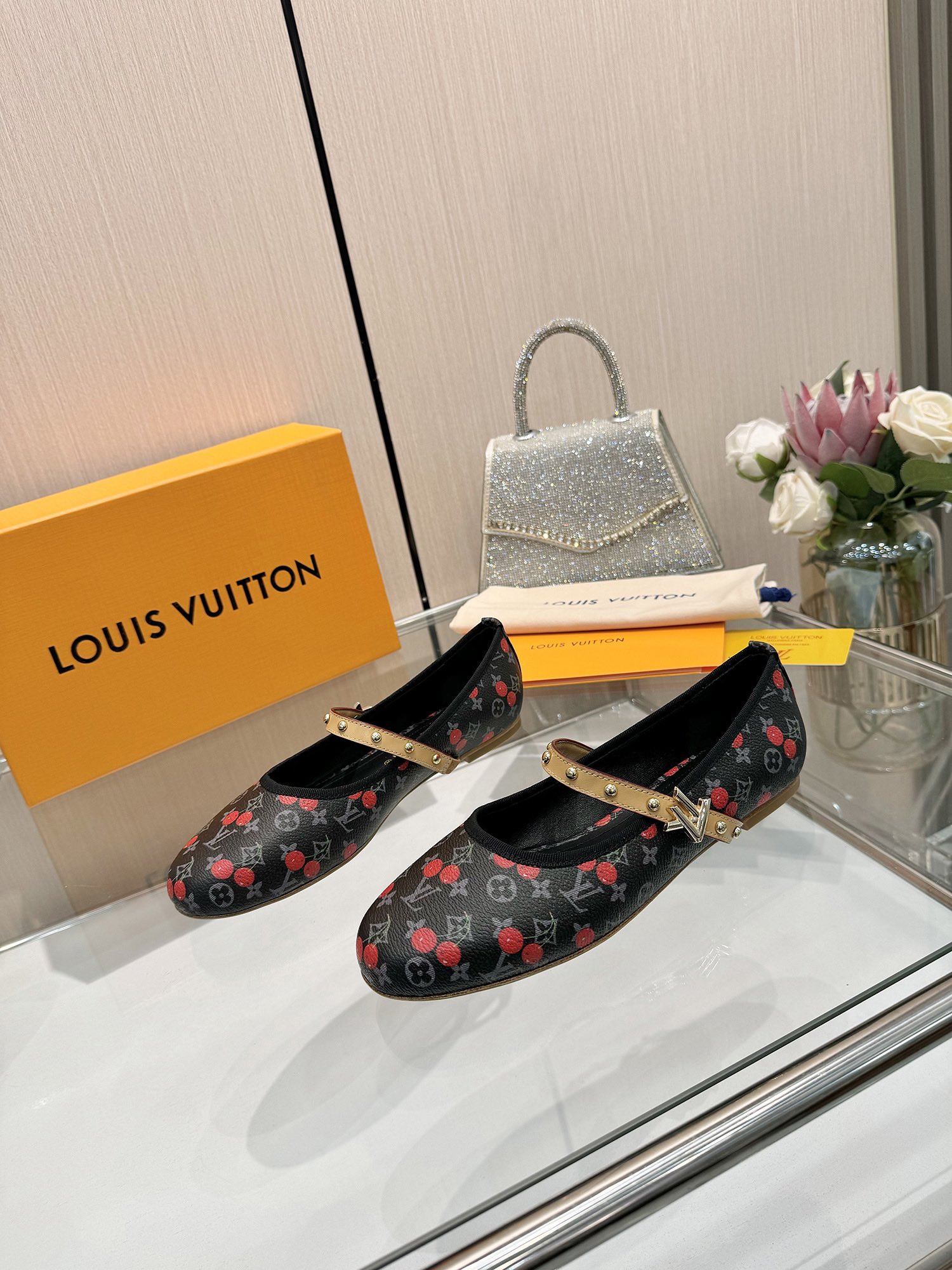 [TOP] Louis Vuitton LV Cherry Flats - 4 Colour
