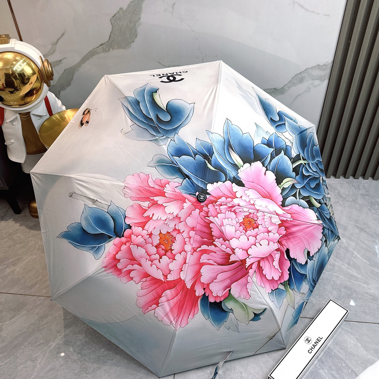 [TOP] CHANEL Umbrella - White