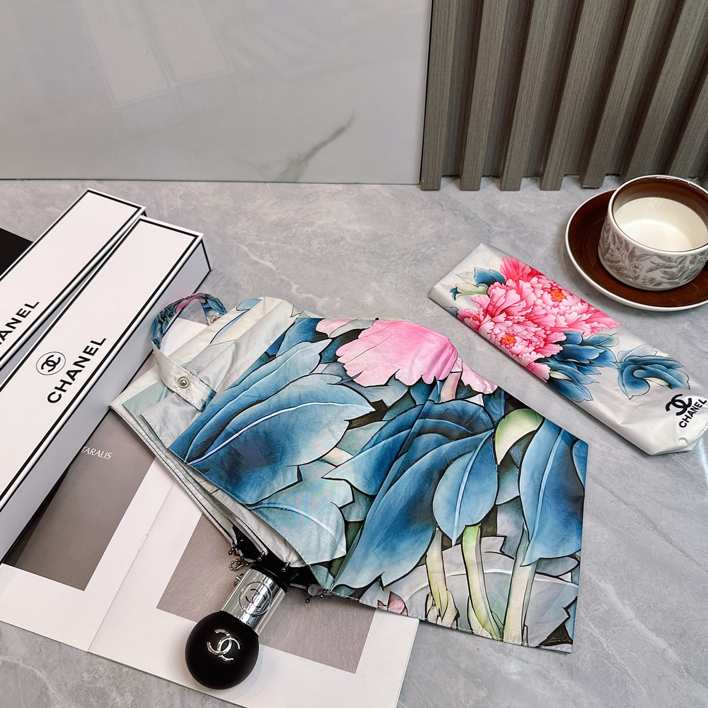 [TOP] CHANEL Umbrella - White