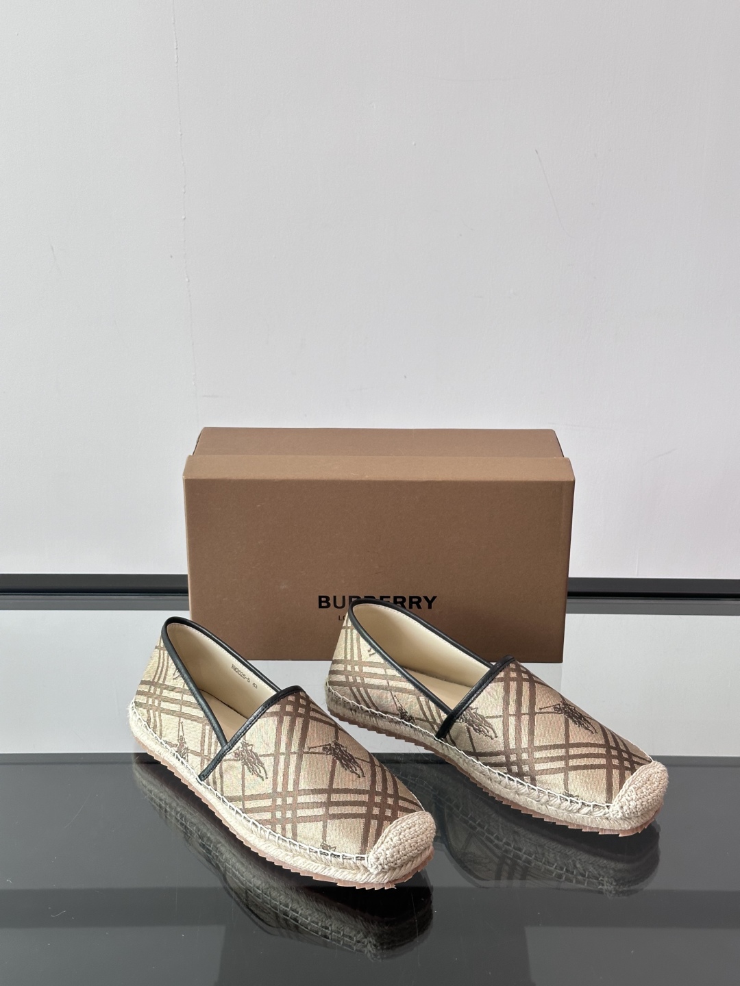 [TOP] BURBERRY Casual Shoes - 2 Colors