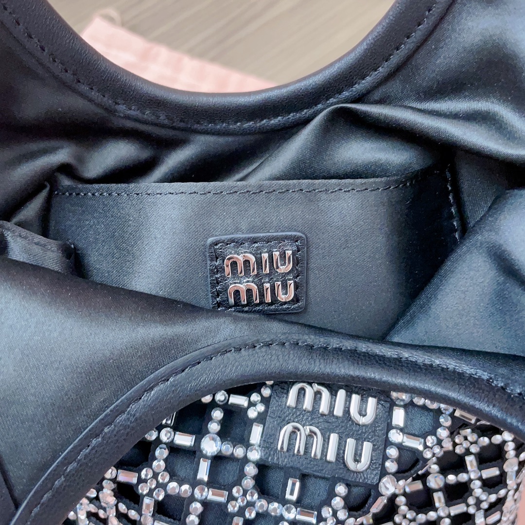 [TOP] Miu Miu Diamond Tote Bag 20 cm X 24 cm -Black