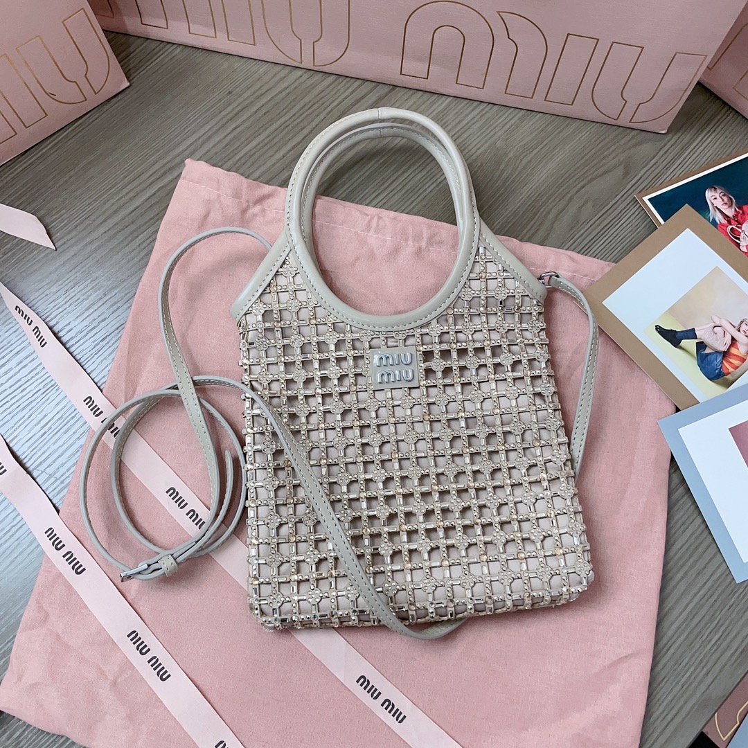 [TOP] Miu Miu Diamond Tote Bag 20 cm X 24 cm - Apricot