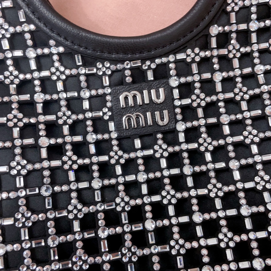 [TOP] Miu Miu Diamond Tote Bag 20 cm X 24 cm -Black