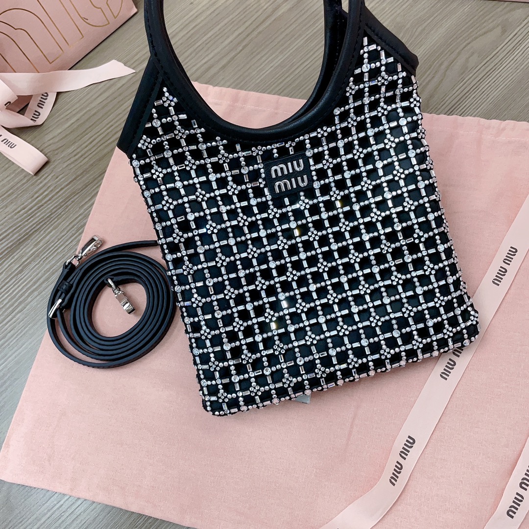[TOP] Miu Miu Diamond Tote Bag 20 cm X 24 cm -Black