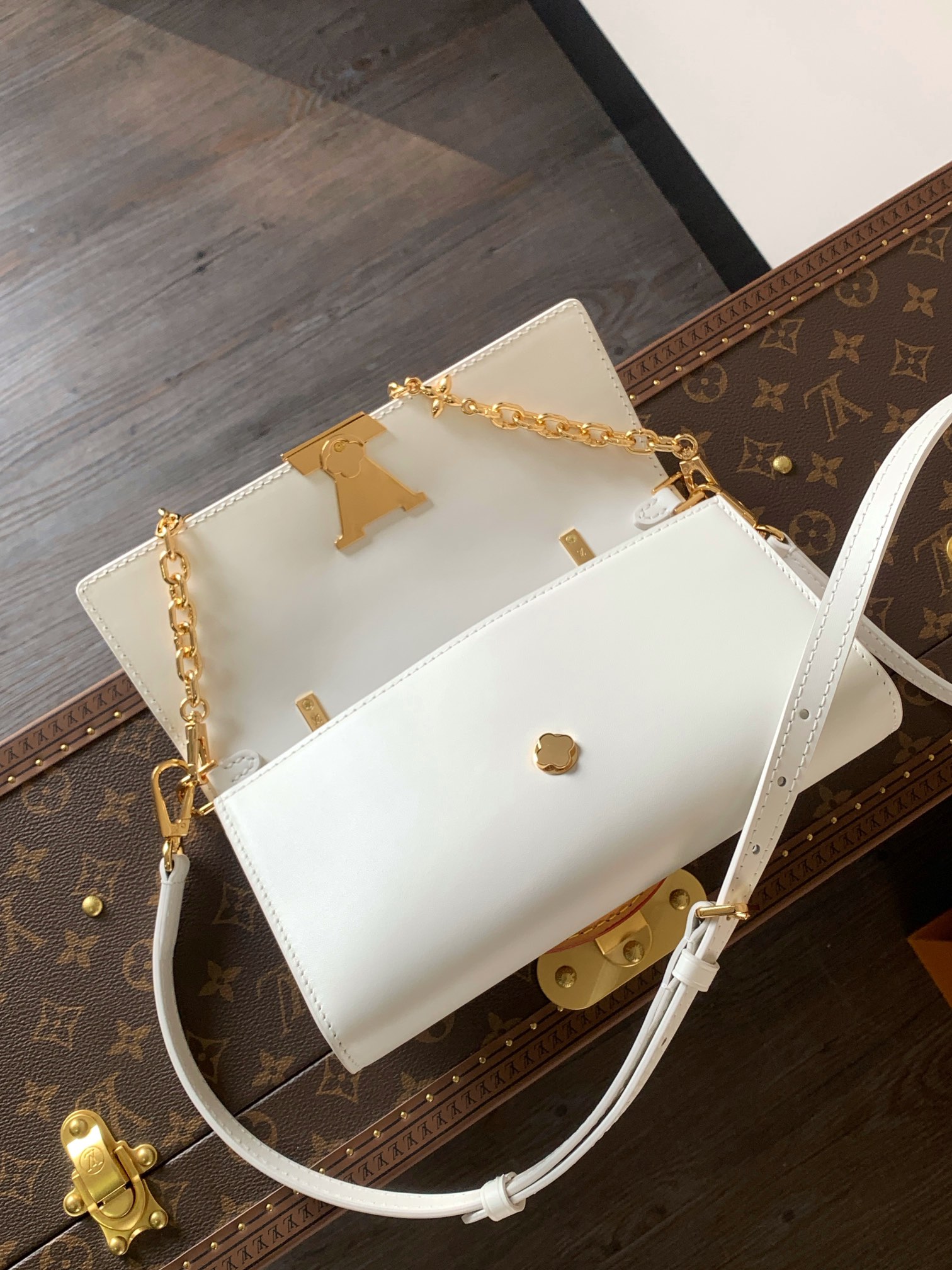 [TOP] Louis Vuitton LV Wallet On Chain Capucines Handbag 12 x 4 x 23cm - White