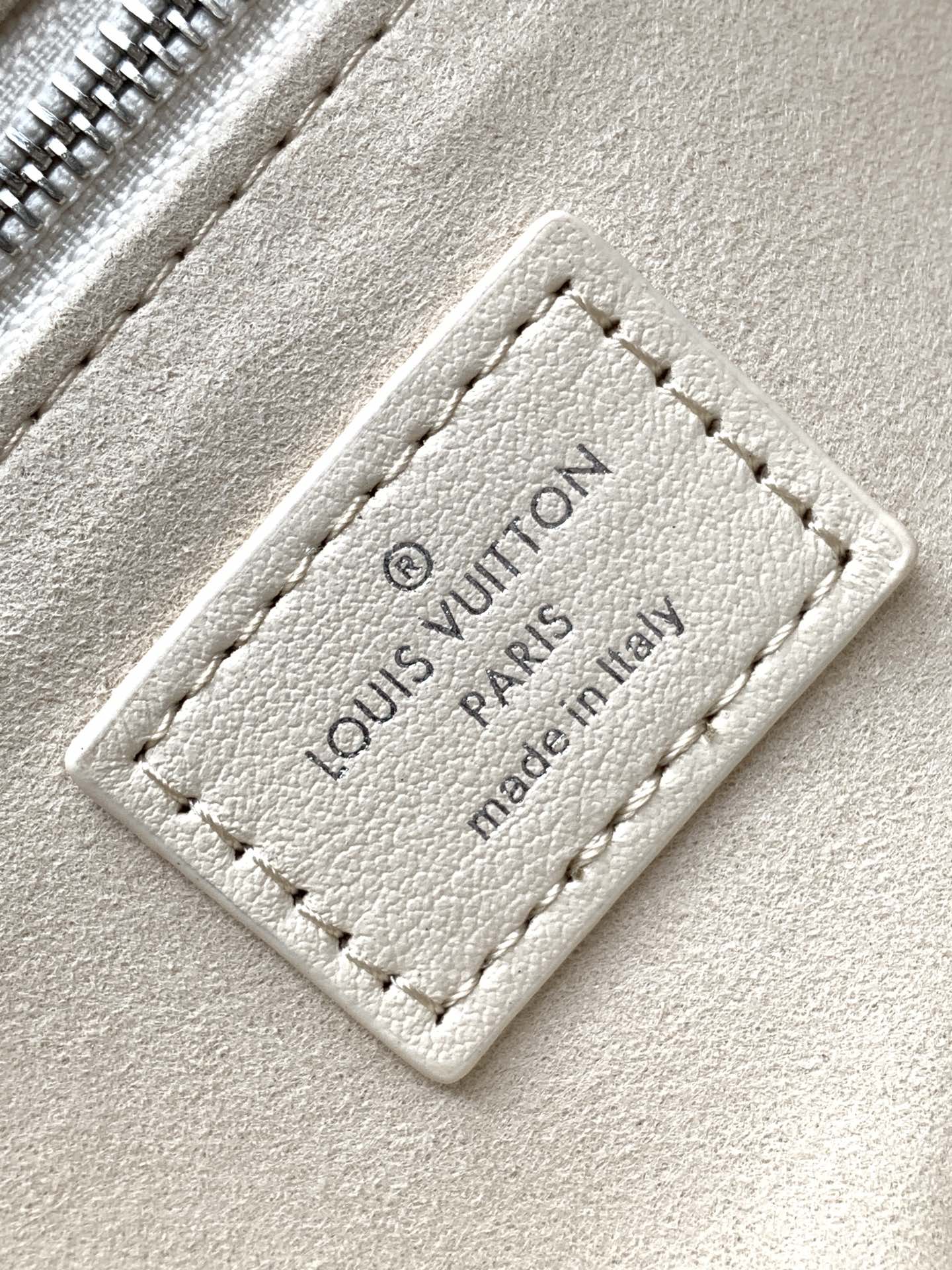 [TOP] Louis Vuitton LV  CarryAll Cargo Small Handbag Sheepskin 23*15*33.5 cm - White