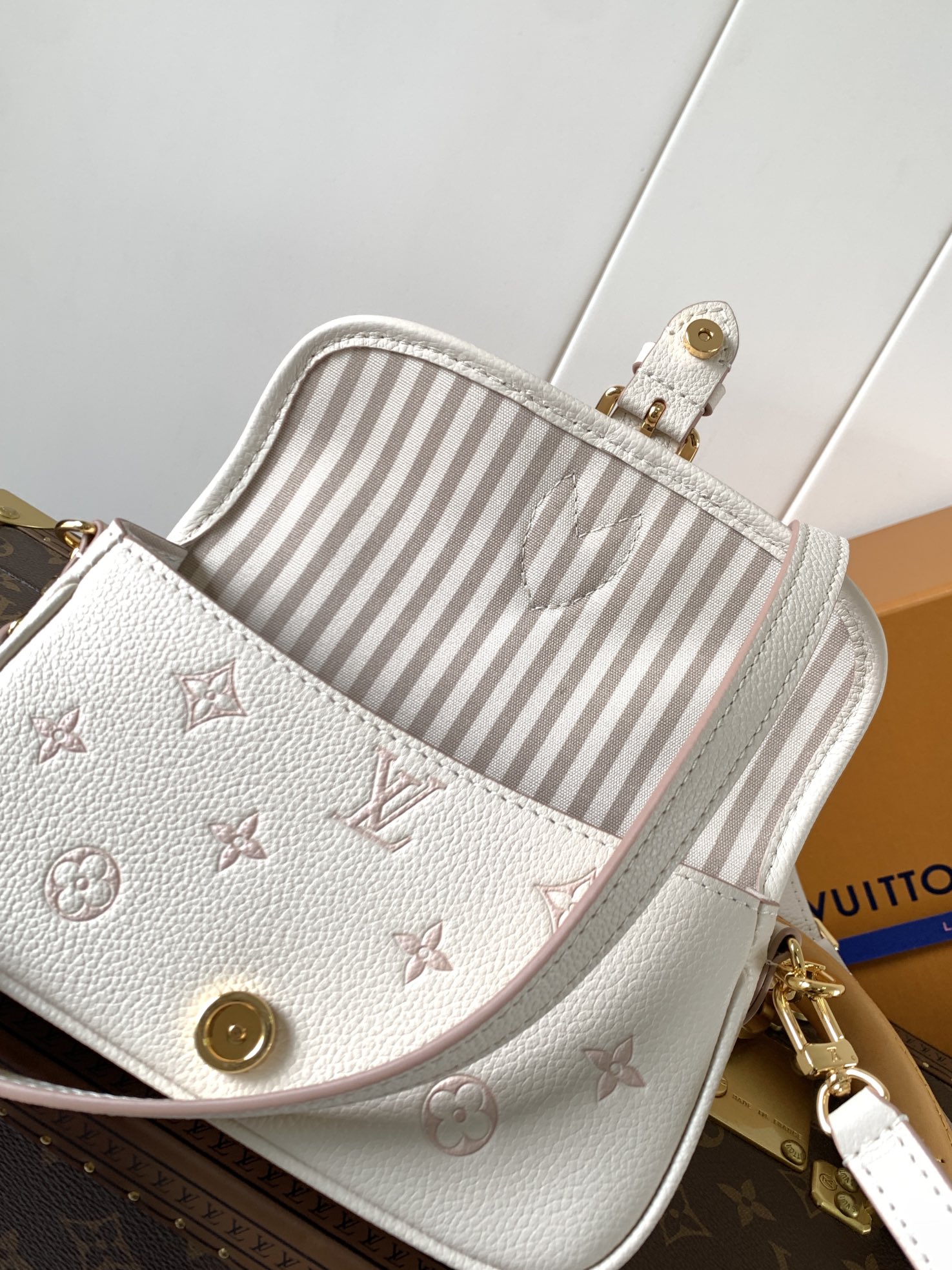 [TOP] Louis Vuitton LV Nano Diane Handbag 19 x 10.5 x 6 cm - White