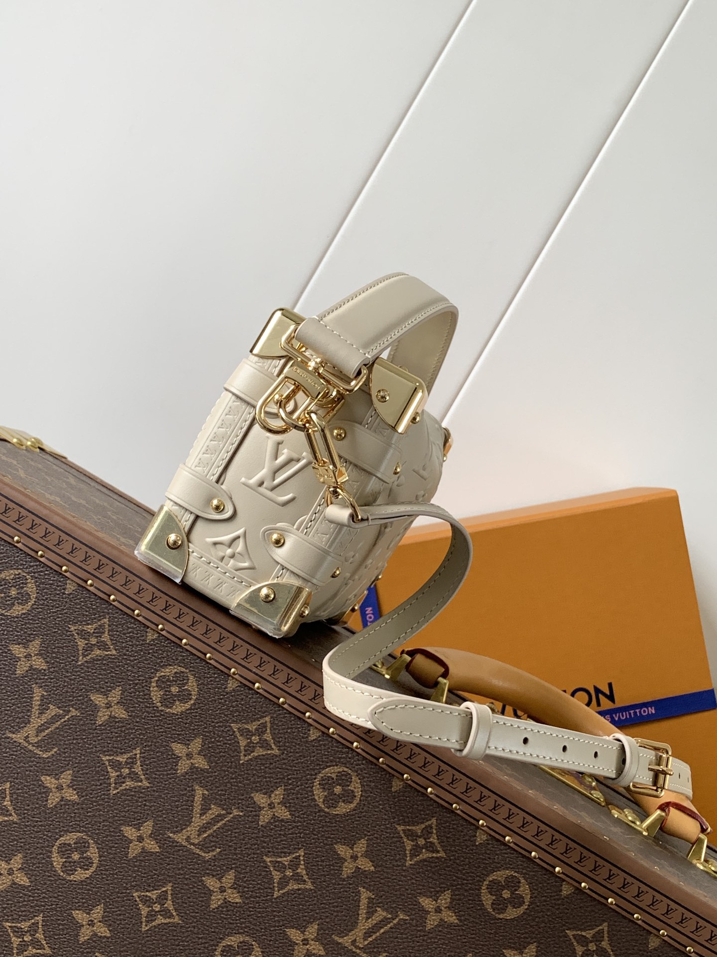 [TOP] Louis Vuitton LV Side Trunk Medium-Sized Handbag 12*7.5*19cm - Beige