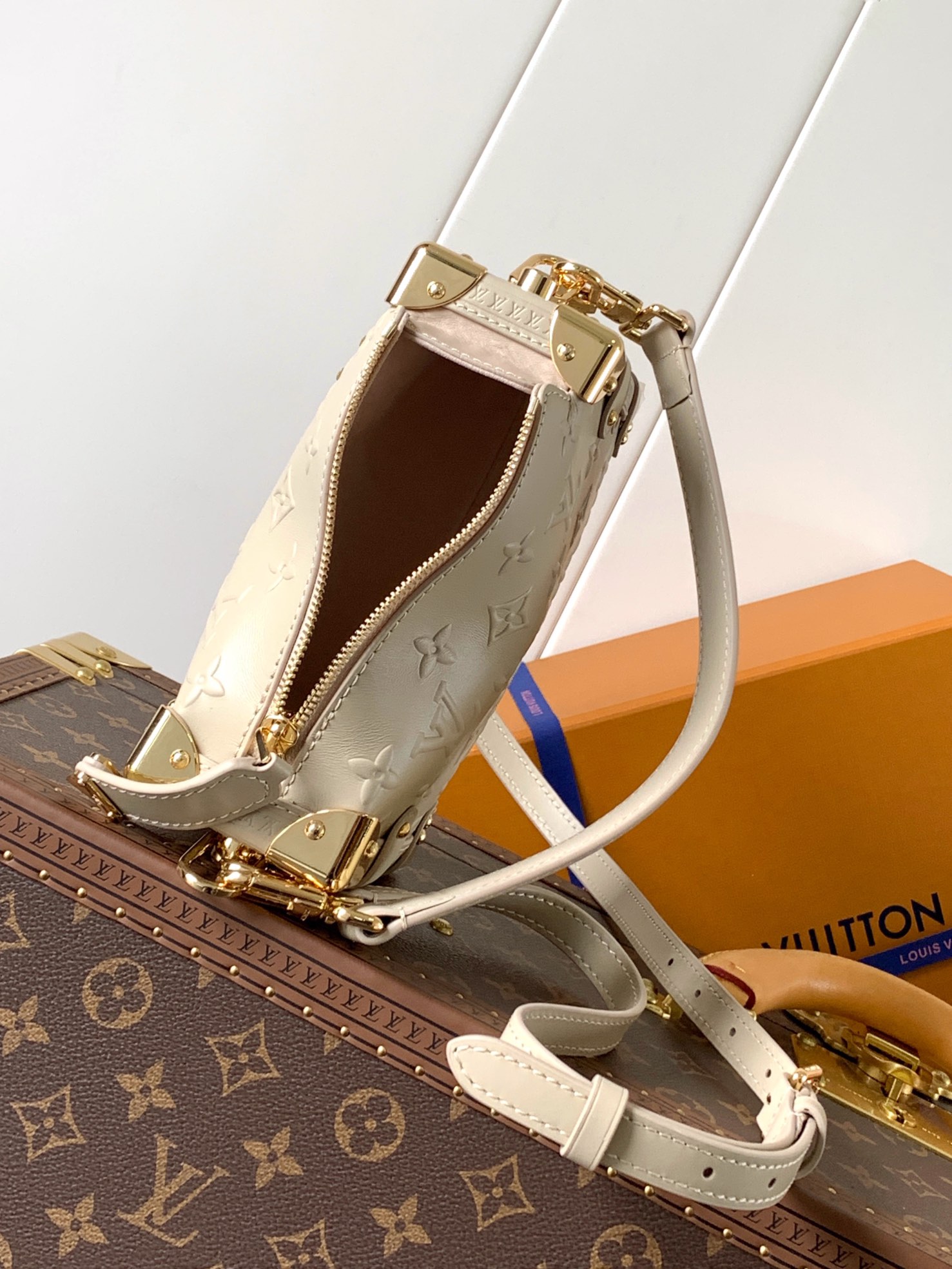[TOP] Louis Vuitton LV Side Trunk Medium-Sized Handbag 12*7.5*19cm - Beige