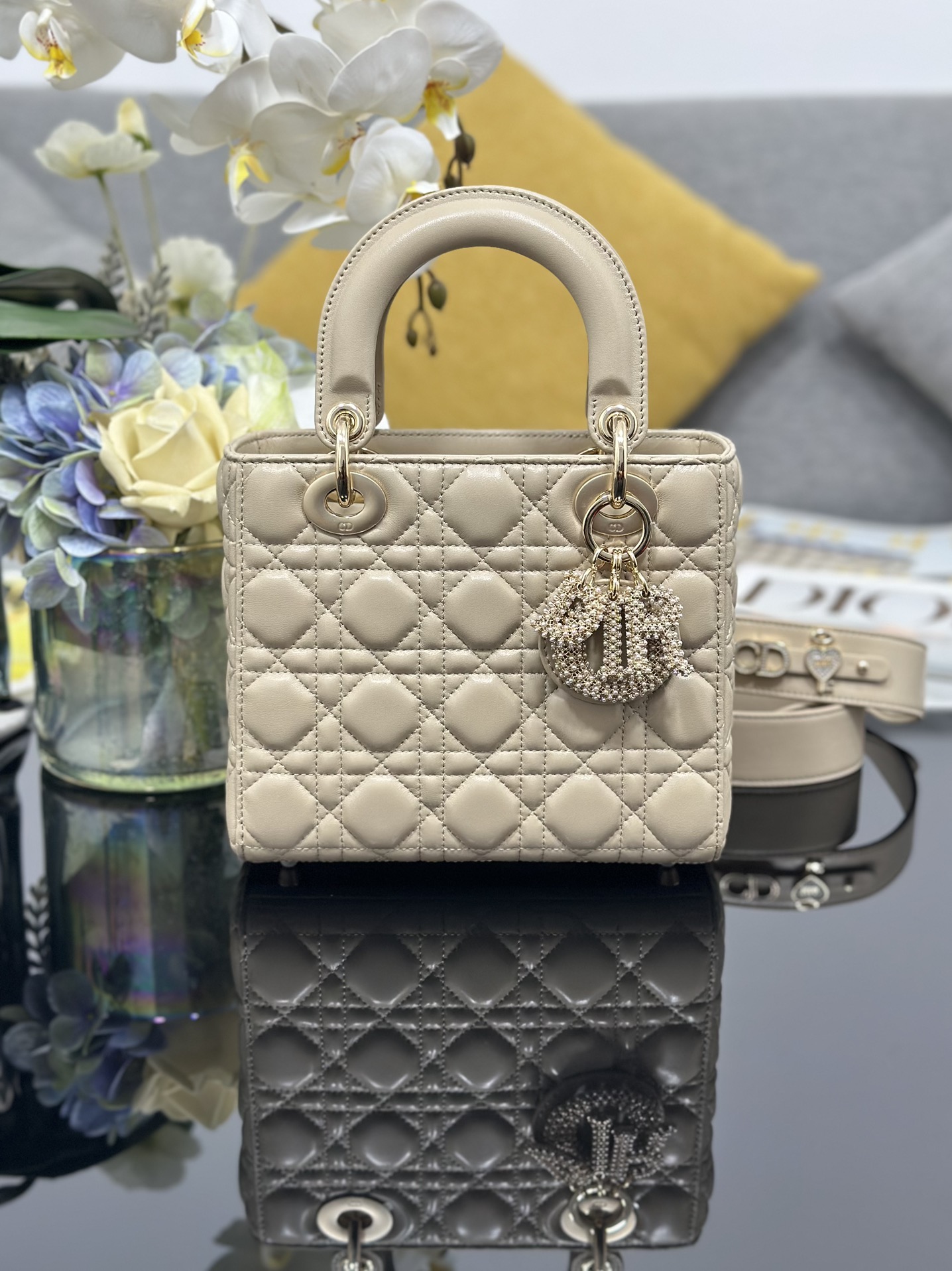 [TOP] Christian Dior Pearl Lady Christian Dior Bags 20x16.5x8cm - 2 Colors