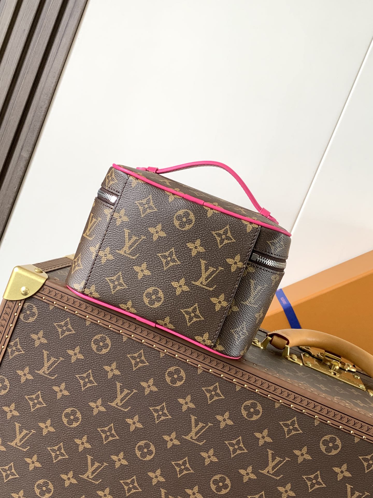 [TOP] Louis Vuitton LV Nice Mini Toiletry Pouch  13.5 x 12 x 20cm - 3 Colour