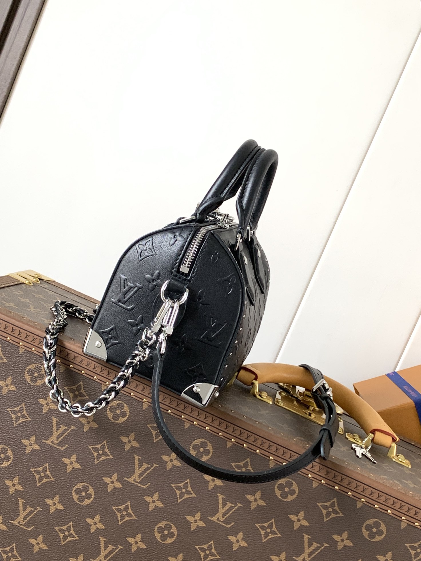 [TOP] Louis Vuitton LV Monogram Bold Speedy 20 Trunk Handbag 20.5x13.5x11cm  - Black