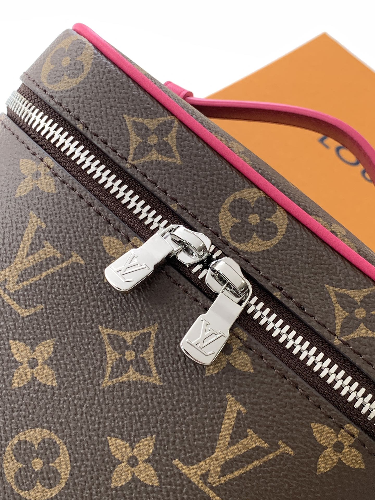 [TOP] Louis Vuitton LV Nice Mini Toiletry Pouch  13.5 x 12 x 20cm - 3 Colour