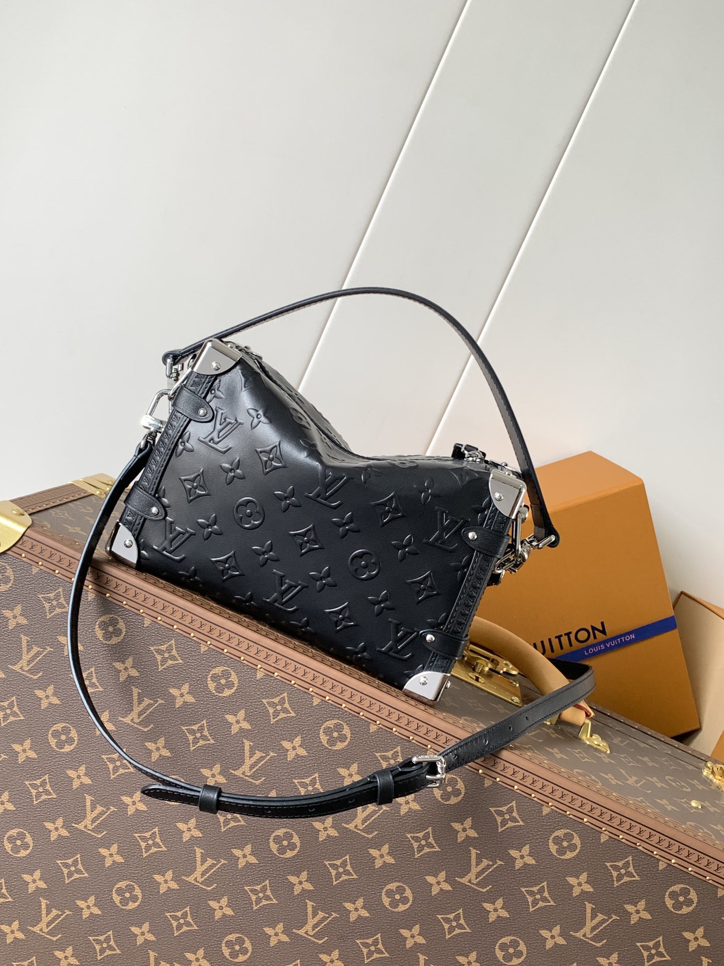 [TOP] Louis Vuitton LV Side Trunk Medium-Sized Handbag 16*8.5*23.5cm - Black