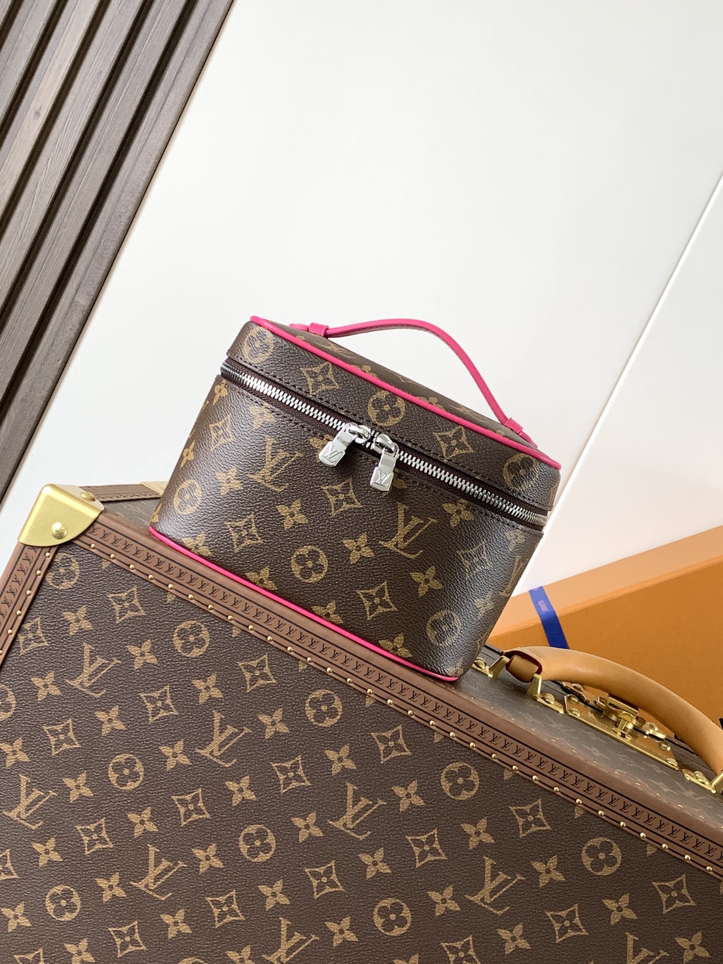 [TOP] Louis Vuitton LV Nice Mini Toiletry Pouch  13.5 x 12 x 20cm - 3 Colour