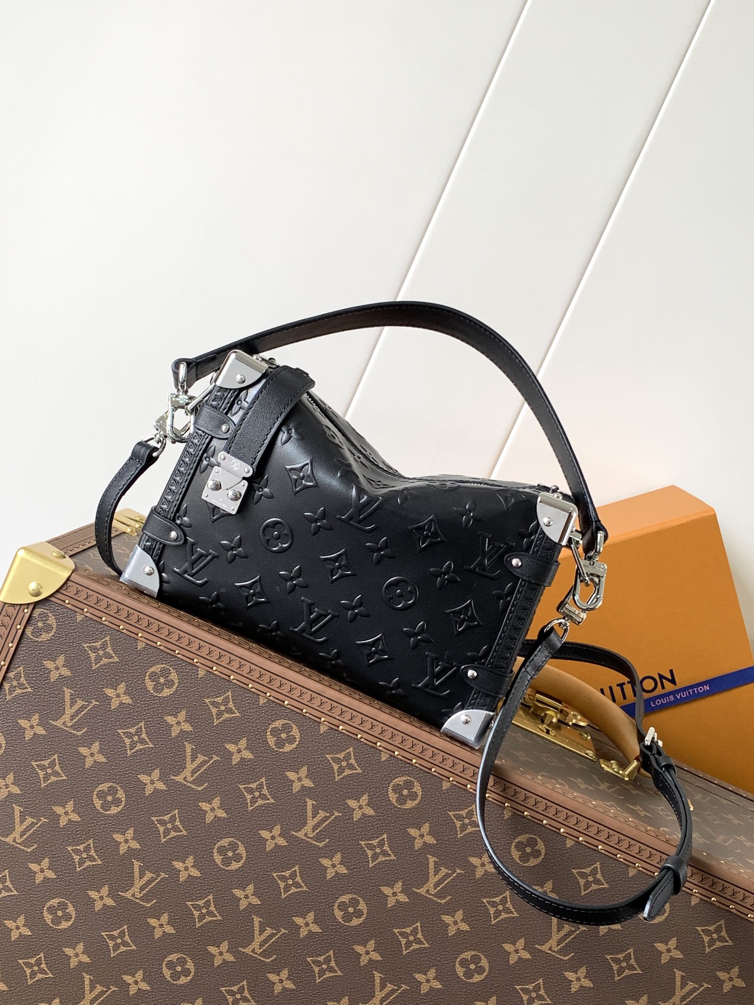 [TOP] Louis Vuitton LV Side Trunk Medium-Sized Handbag 16*8.5*23.5cm - Black