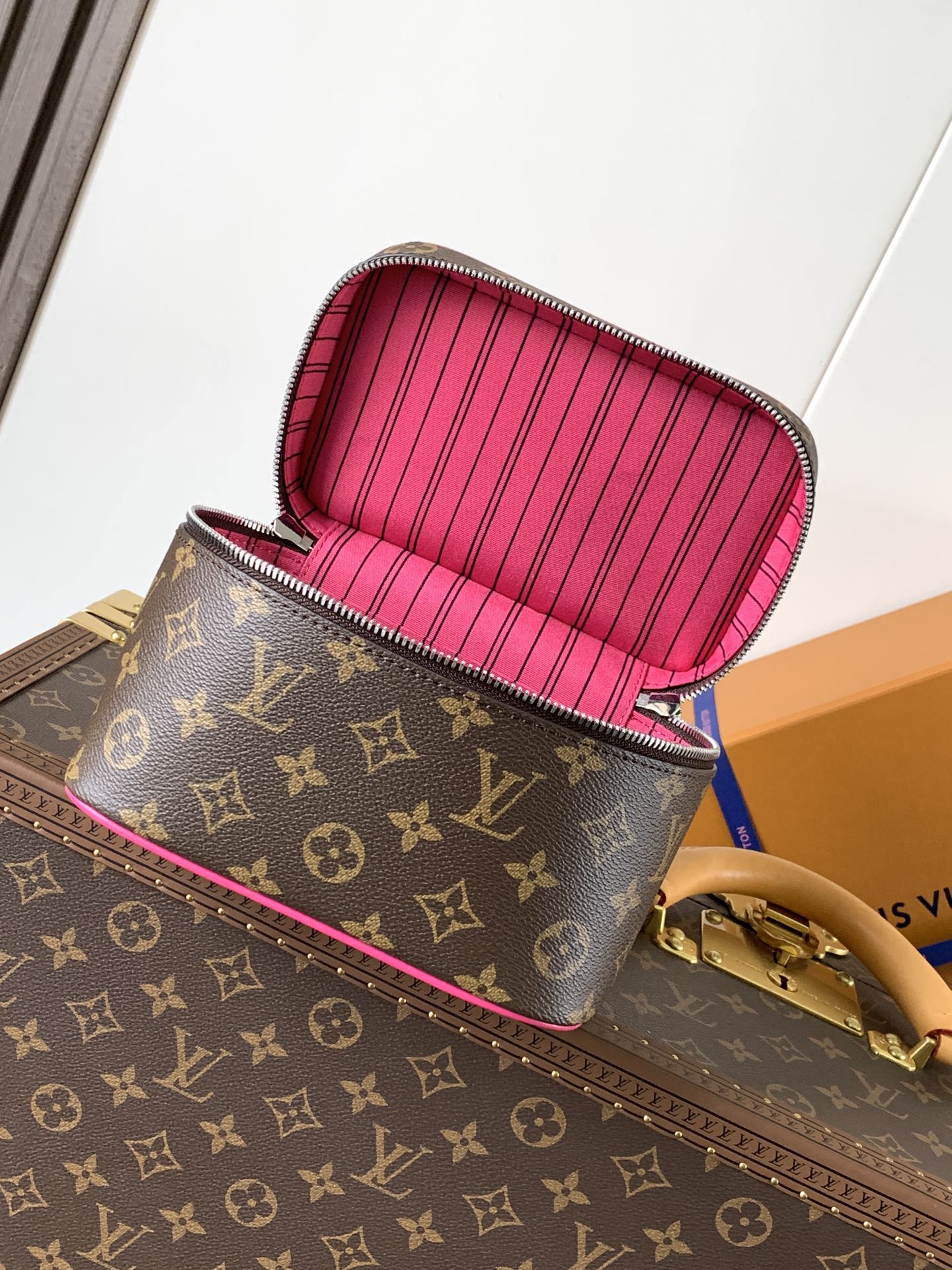 [TOP] Louis Vuitton LV Nice Mini Toiletry Pouch  13.5 x 12 x 20cm - 3 Colour