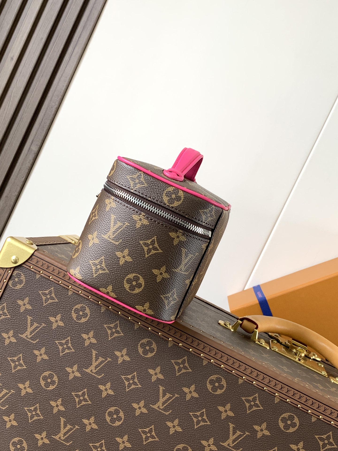 [TOP] Louis Vuitton LV Nice Mini Toiletry Pouch  13.5 x 12 x 20cm - 3 Colour