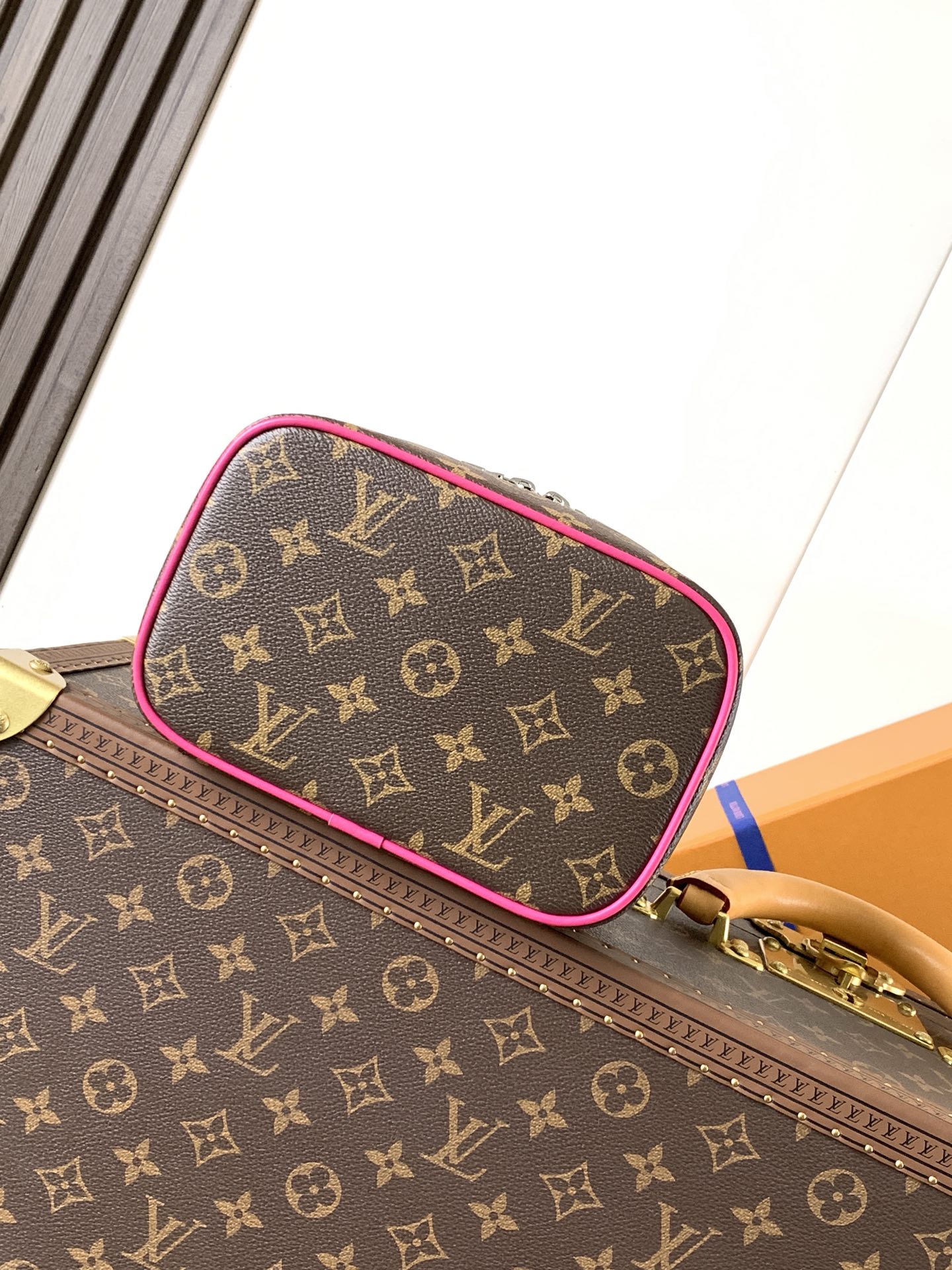 [TOP] Louis Vuitton LV Nice Mini Toiletry Pouch  13.5 x 12 x 20cm - 3 Colour