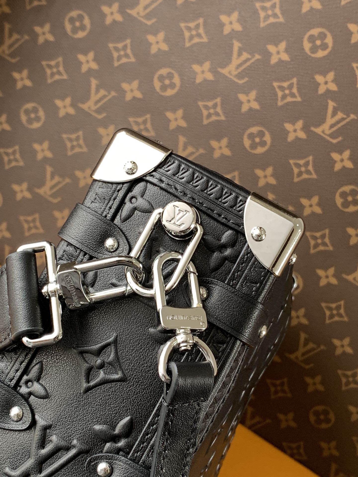 [TOP] Louis Vuitton LV Side Trunk Medium-Sized Handbag 16*8.5*23.5cm - Black