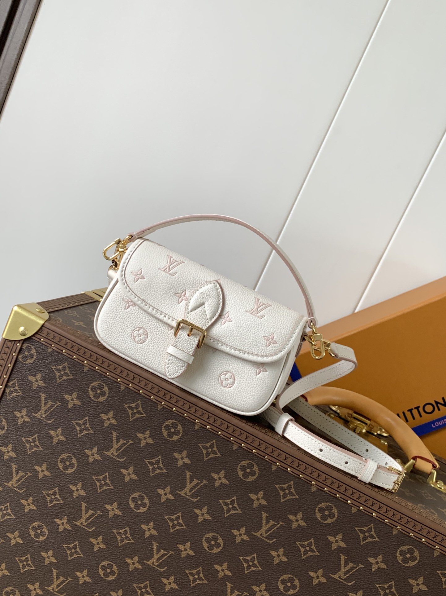 [TOP] Louis Vuitton LV Nano Diane Handbag 19 x 10.5 x 6 cm - White