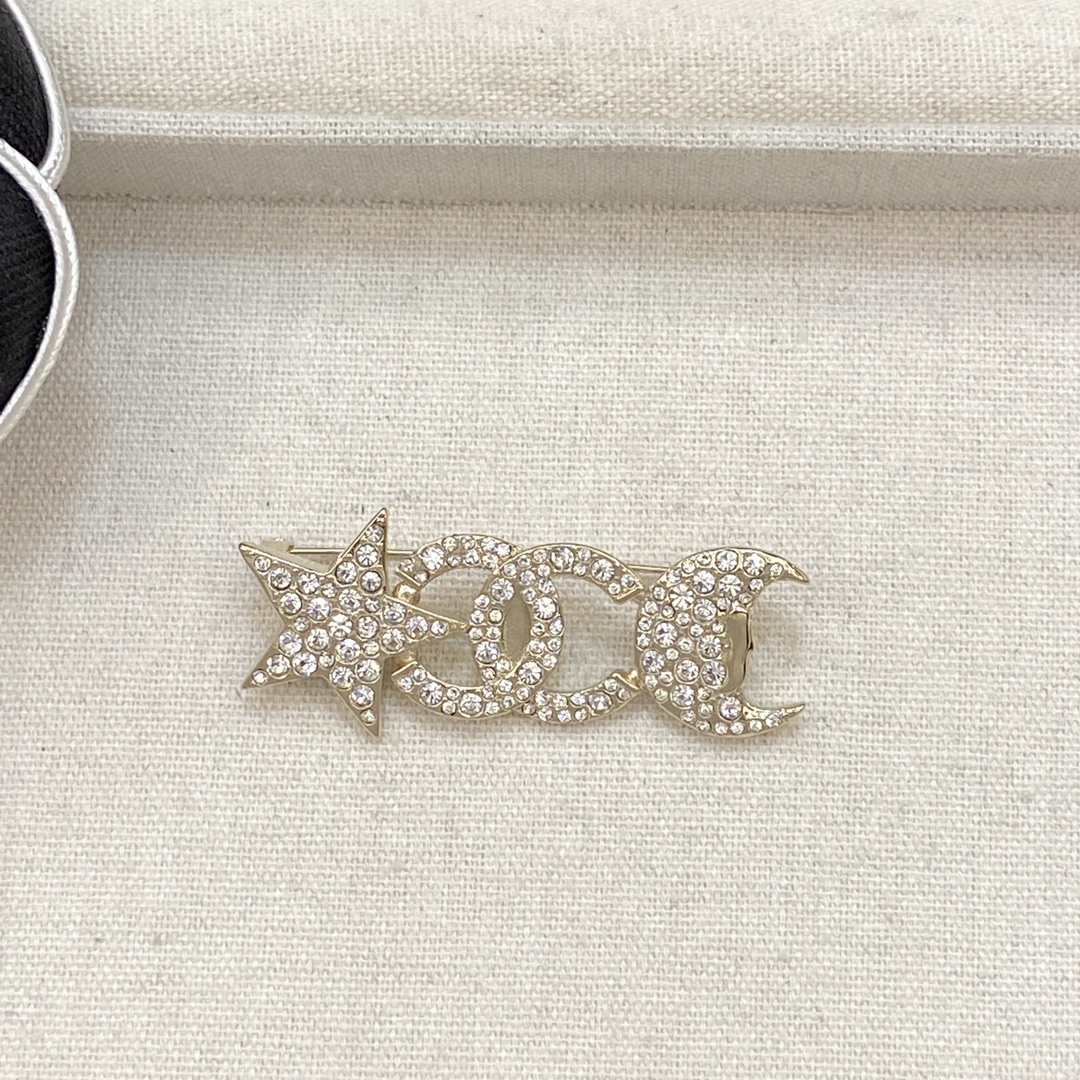 [TOP] CHANEL Star and Moon Brooch - 2 Colors