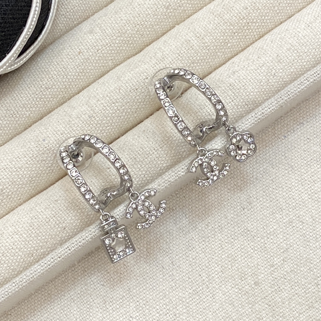 [TOP] CHANEL CC Earrings - Silver