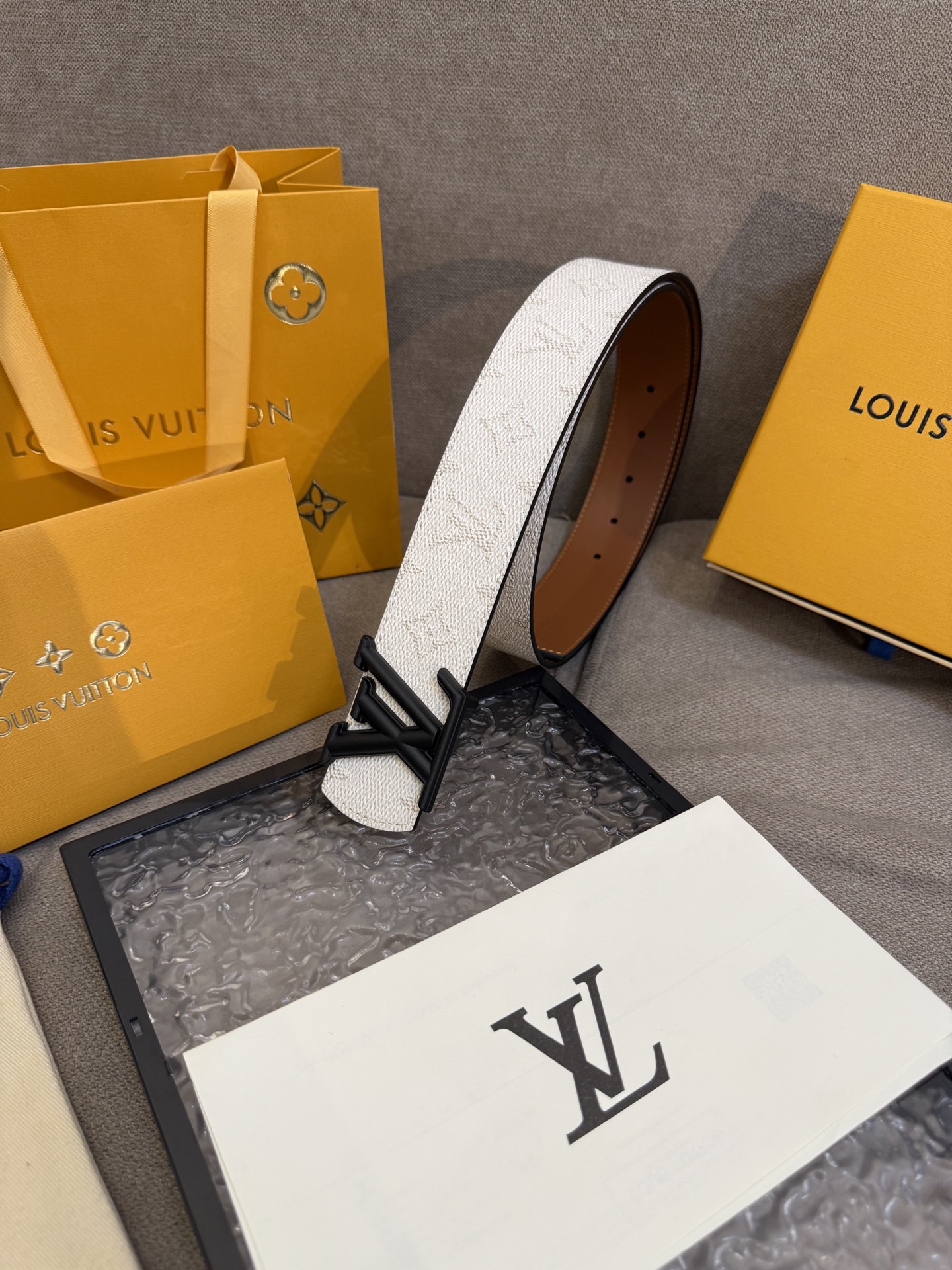 [TOP] Louis Vuitton LV  Belt - White