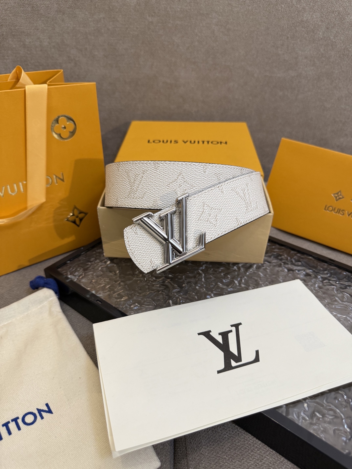 [TOP] Louis Vuitton LV  Belt - White