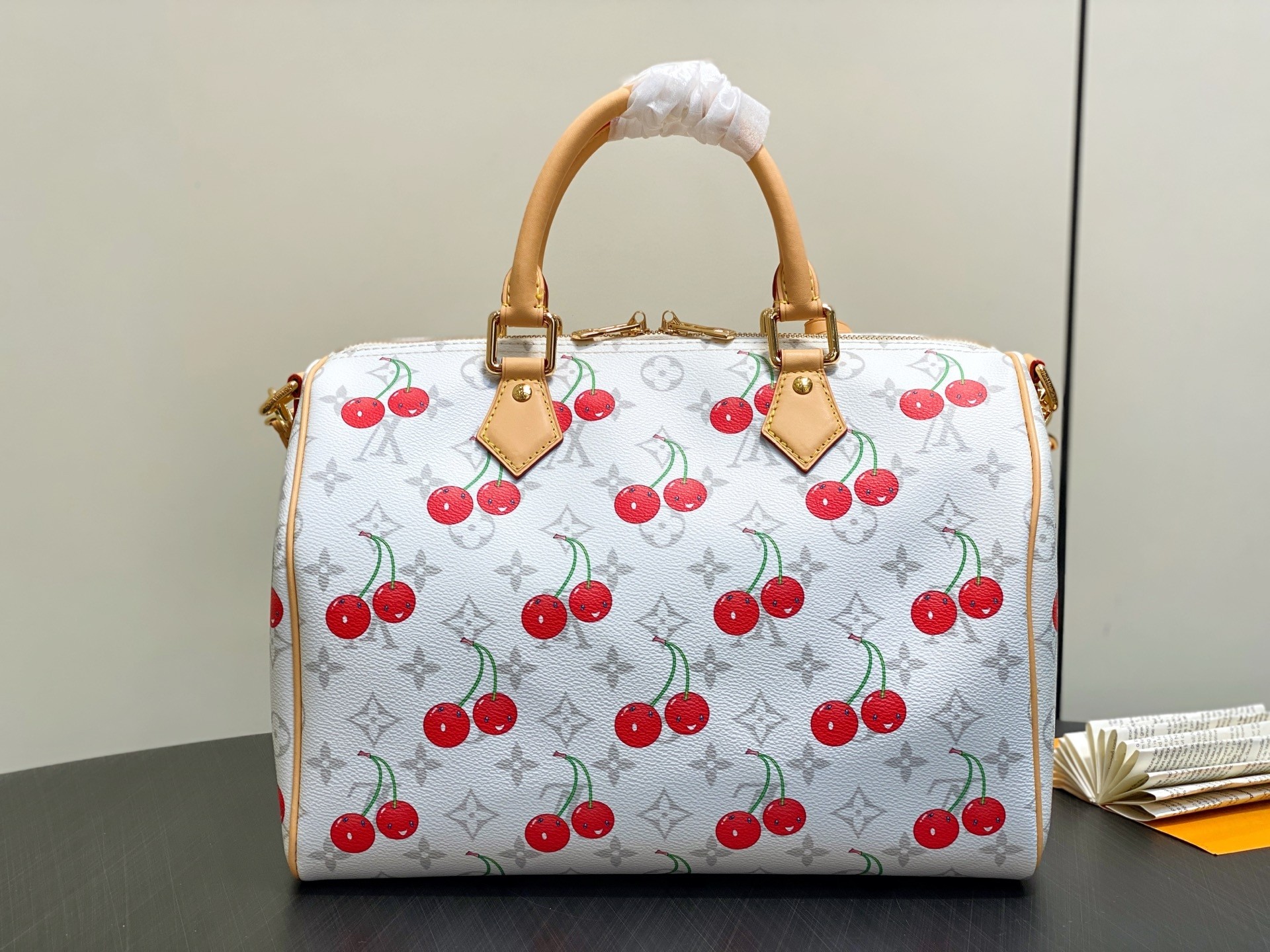 [TOP] Louis Vuitton LV Speedy Soft 30 Bag with Cherry Pattern 30 x 21 x 17cm - White