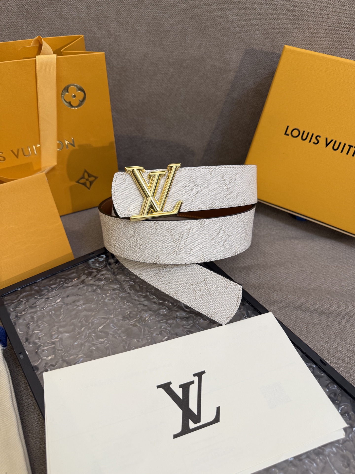 [TOP] Louis Vuitton LV  Belt - White