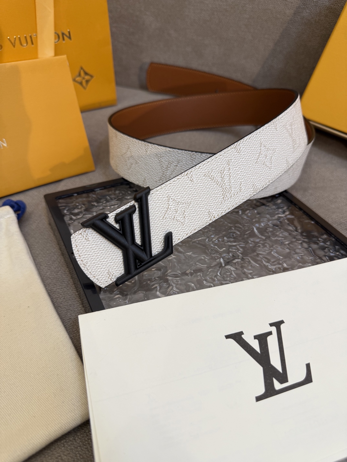[TOP] Louis Vuitton LV  Belt - White