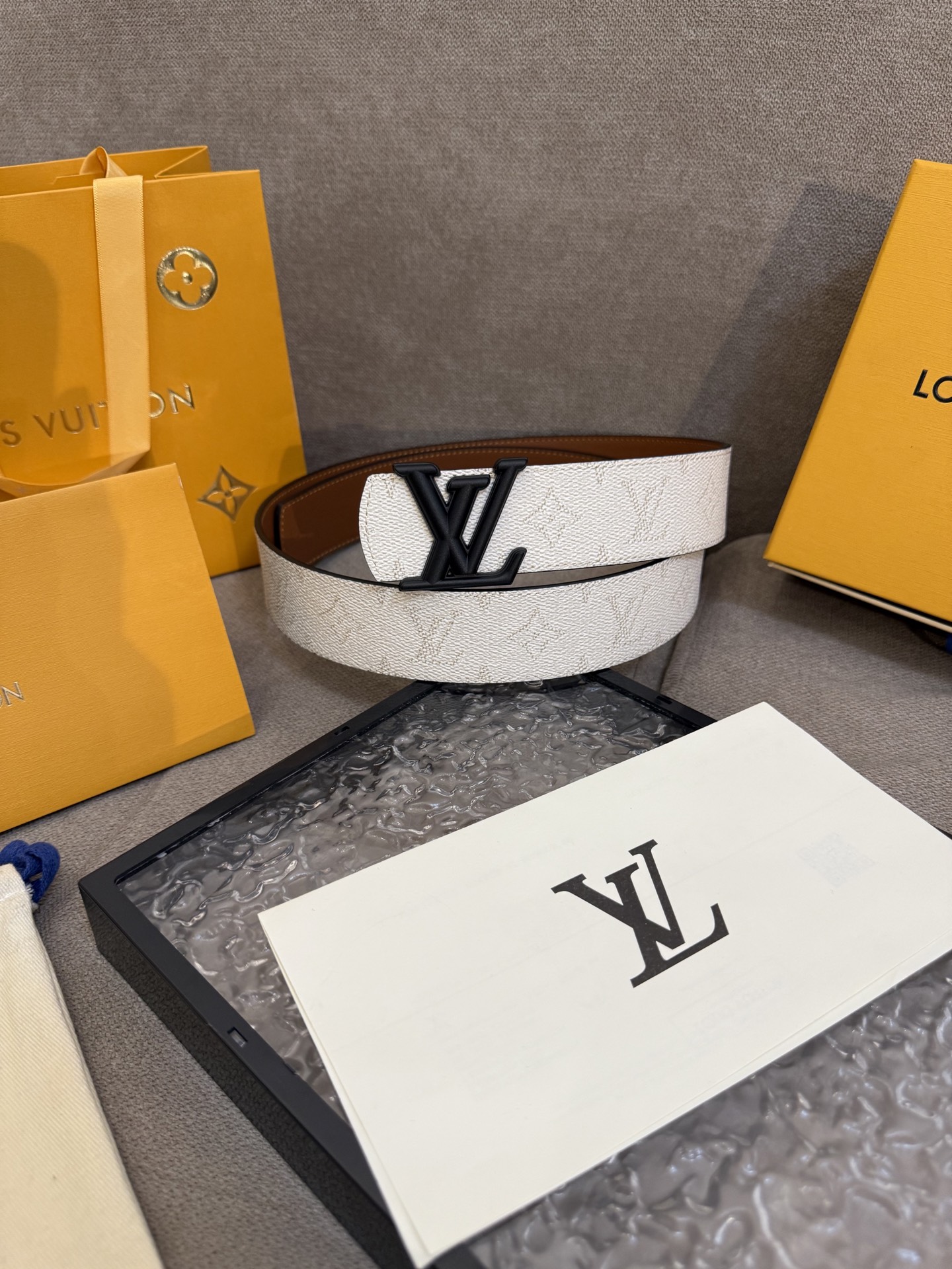 [TOP] Louis Vuitton LV  Belt - White