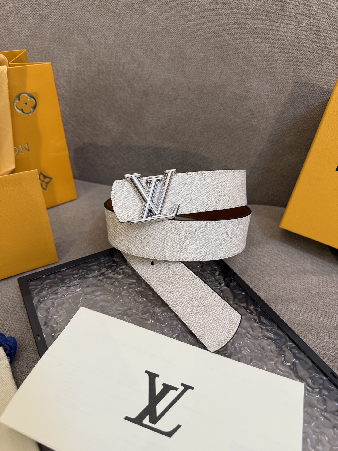 [TOP] Louis Vuitton LV  Belt - White