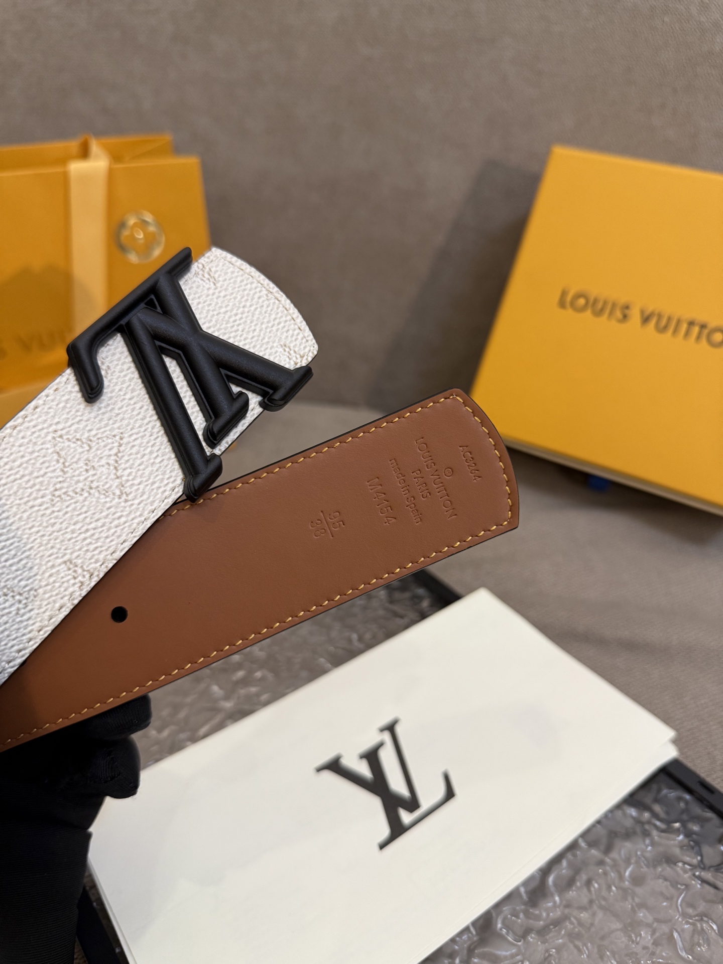 [TOP] Louis Vuitton LV  Belt - White