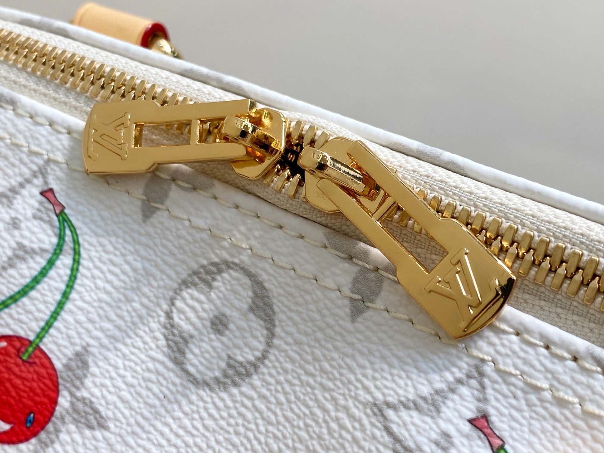 [TOP] Louis Vuitton LV Speedy Soft 30 Bag with Cherry Pattern 30 x 21 x 17cm - White