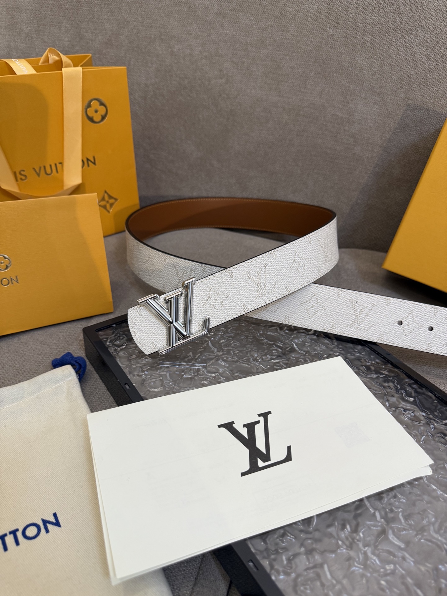 [TOP] Louis Vuitton LV  Belt - White
