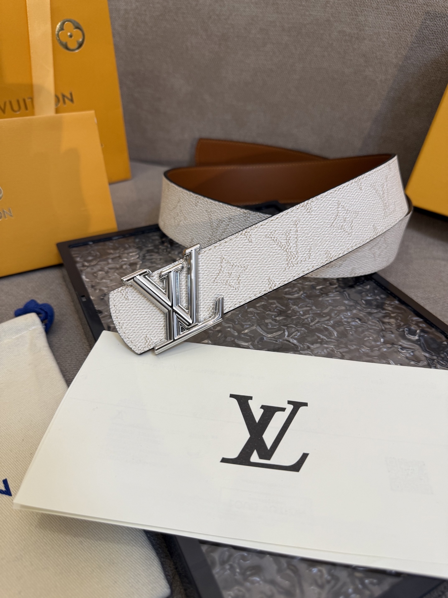 [TOP] Louis Vuitton LV  Belt - White