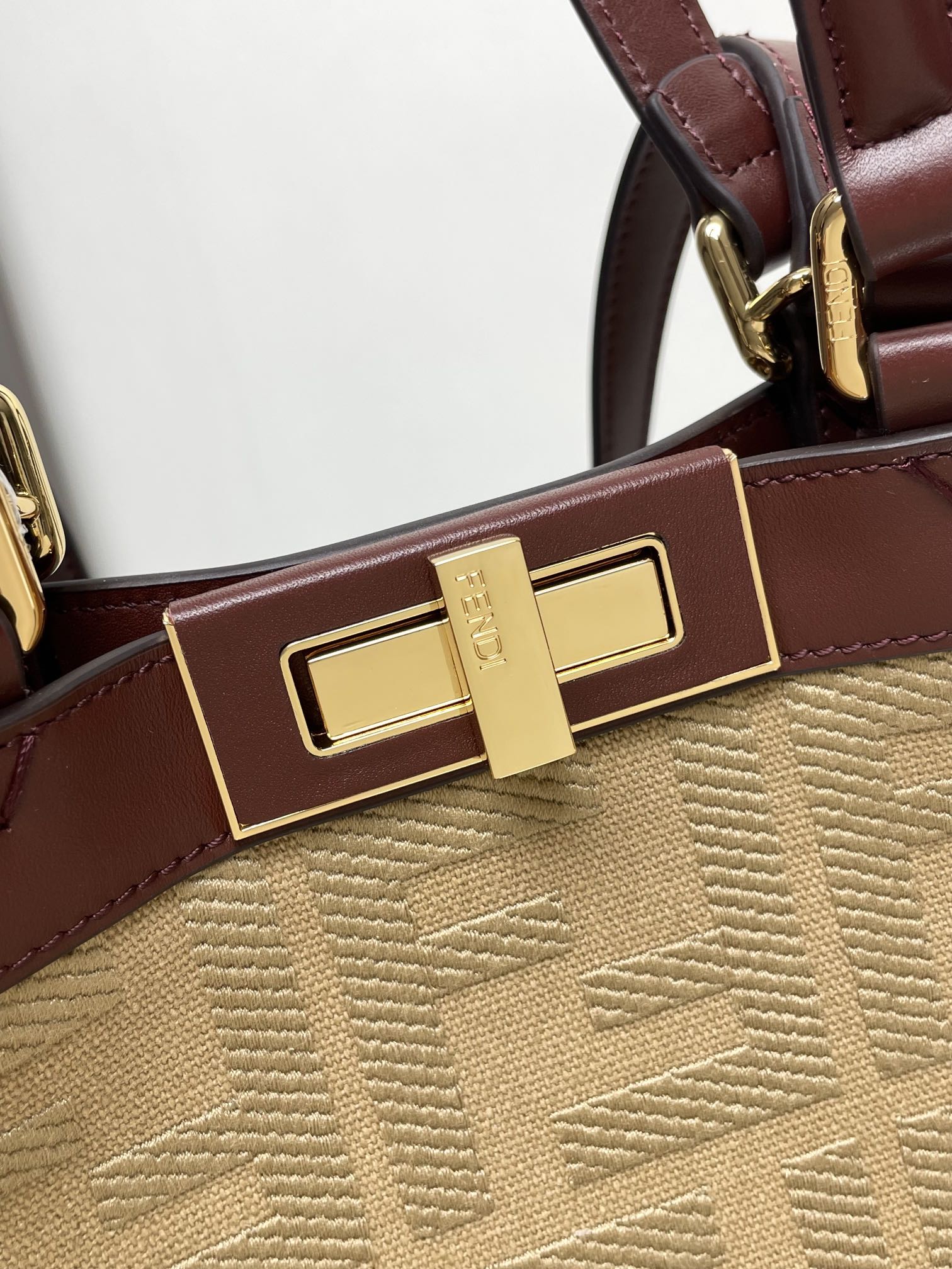 [TOP] FENDI FF Peekaboo Bag 41x16x30cm - Beige