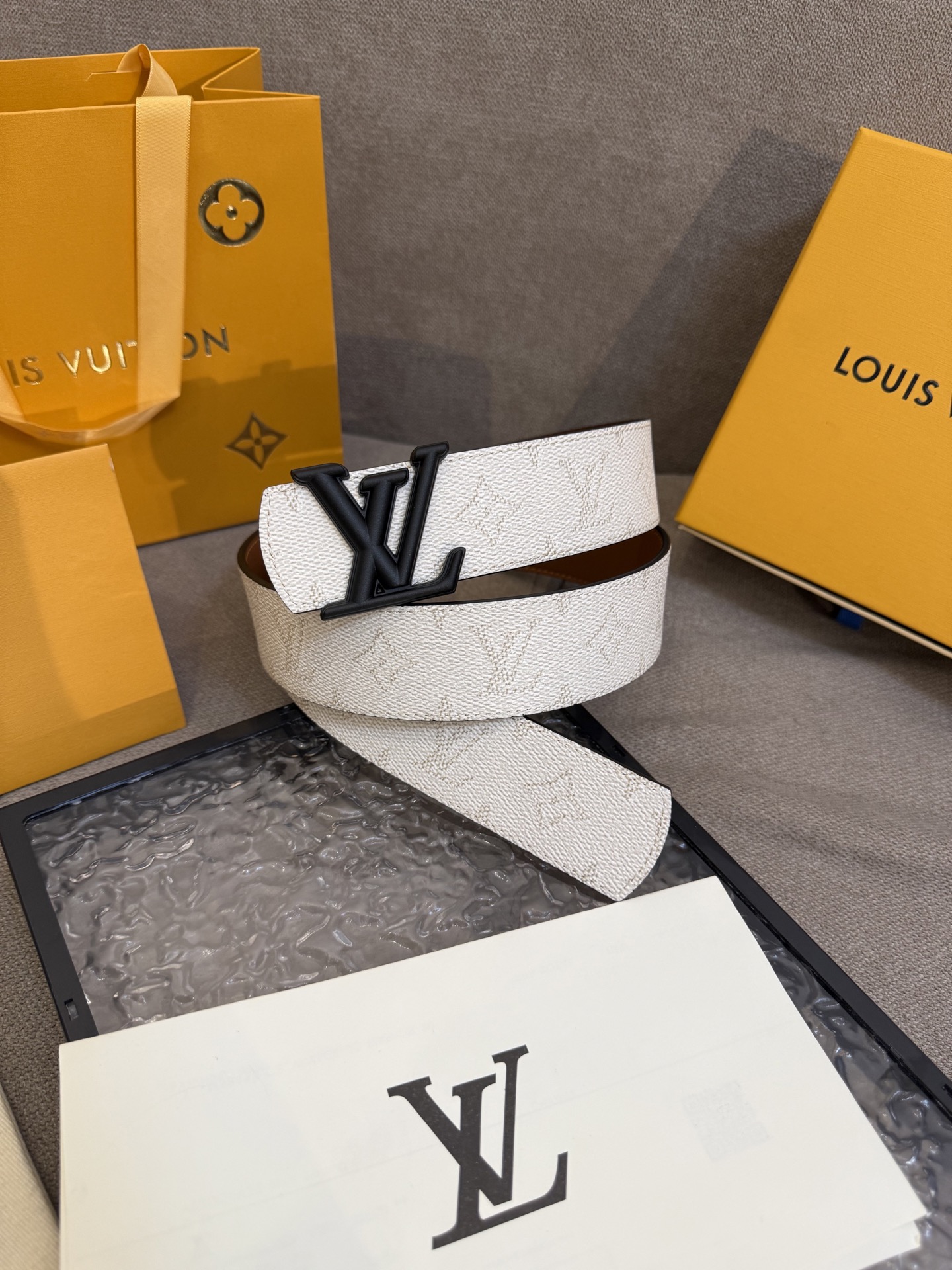 [TOP] Louis Vuitton LV  Belt - White