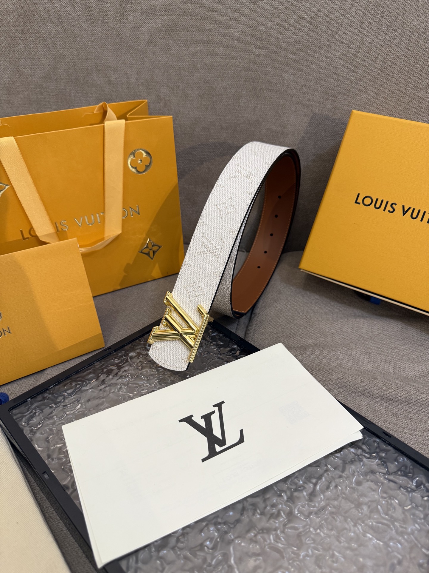 [TOP] Louis Vuitton LV  Belt - White