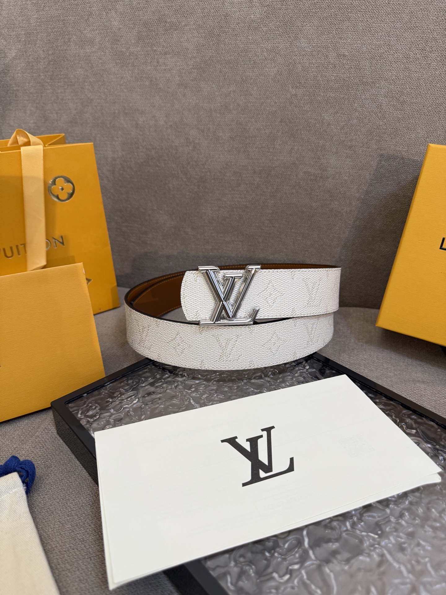 [TOP] Louis Vuitton LV  Belt - White